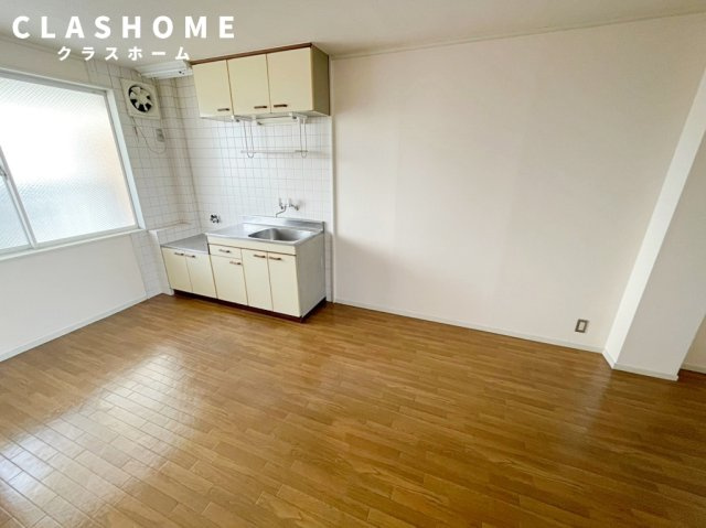 サンシャイン東刈谷の居間・リビング|同物件の別部屋になります。