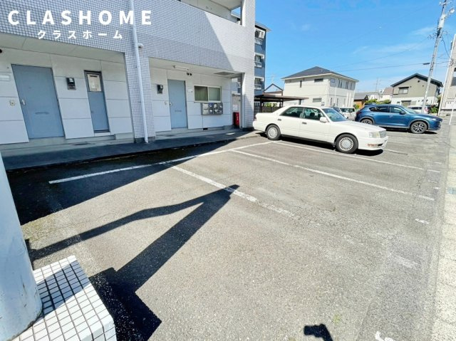 サンシャイン東刈谷の駐車場|同物件の別部屋になります。