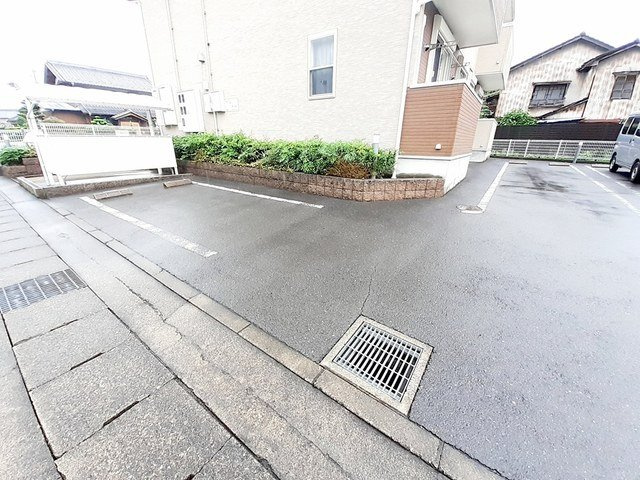 ウイーン黒野の駐車場