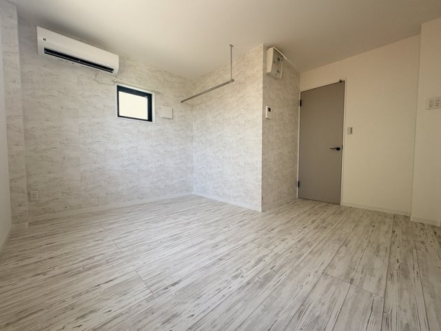 小金井市貫井北町１丁目のアパートの居間・リビング