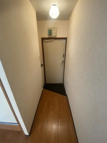 メゾンエイトの玄関