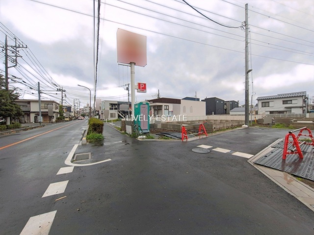 草加市西町 新築分譲住宅 全4棟 D号棟の前面道路含む現地写真