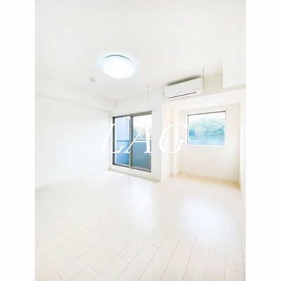 【居間・リビング】 | Ｂｅｖｅｒｌｙ　Ｈｏｍｅｓ　赤塚公園Ⅱ | 洋室のお部屋です。