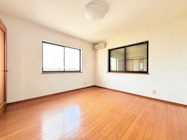 結城郡八千代町中古戸建（土地付き）の洋室