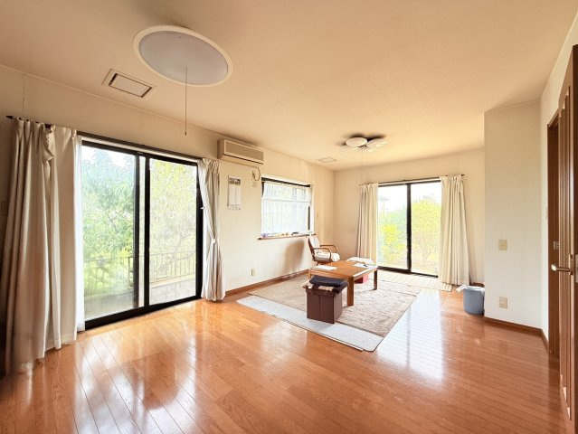 結城郡八千代町中古戸建（土地付き）の居間・リビング