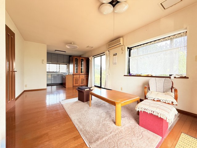 結城郡八千代町中古戸建（土地付き）の居間・リビング