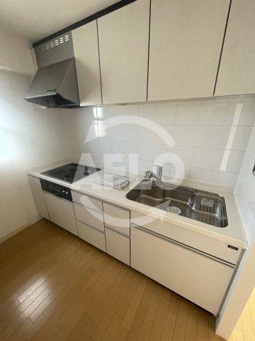 アーデンタワー新町　堀江小学校区のキッチン|アーデンタワー新町　ガス3口コンロシステムキッチン