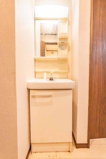 千葉市中央区鵜の森町のアパートの洗面所