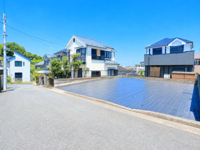 【前面道路含む現地写真】 | ◆旭区市沢町　建築条件なし売地◆ | ◆住宅ローンのご相談や周辺環境のご案内も含め、ローンに詳しい、地元に詳しいスタッフがお出迎えさせていただきます。お気軽にご相談ください。