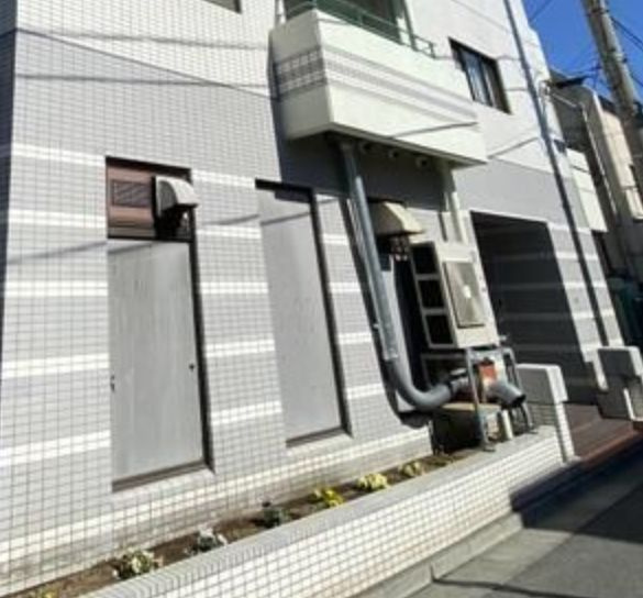 エメラルドマンションのエントランス