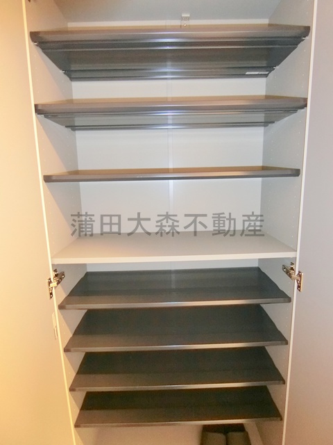 アグライア久が原の設備|玄関収納　シューズBOX