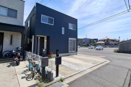 貝塚市脇浜3丁目　中古戸建の前面道路含む現地写真