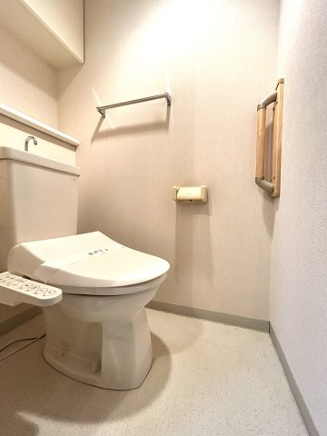 アルファガーデン本町のトイレ|保温・洗浄機能付きトイレです。