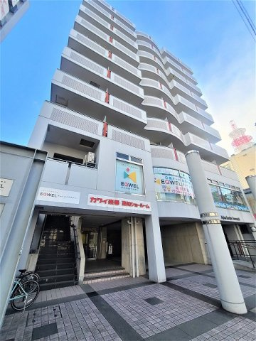 アルファガーデン本町の外観|1階、２階部分は店舗・事務所として使用されています。