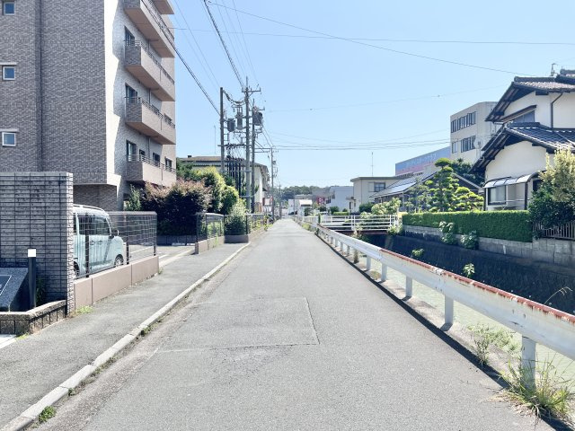 サーパス曳馬の周辺|物件前の道路になります。