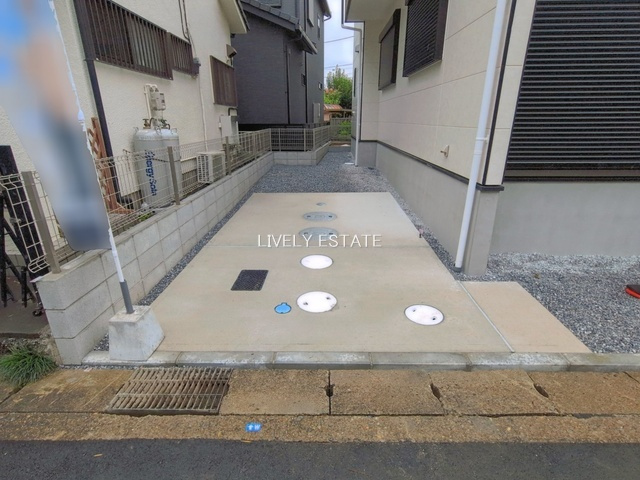 草加市金明町 新築分譲住宅の駐車場