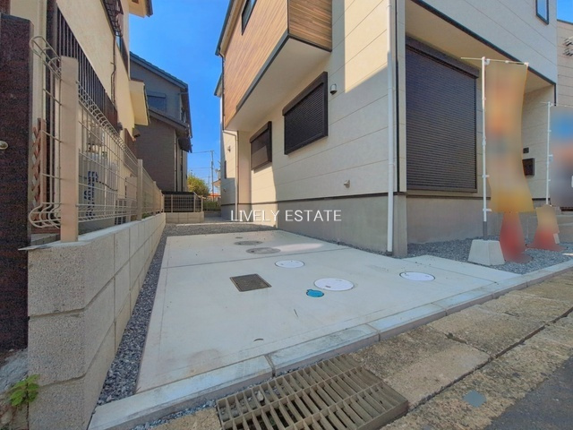 草加市金明町 新築分譲住宅の駐車場