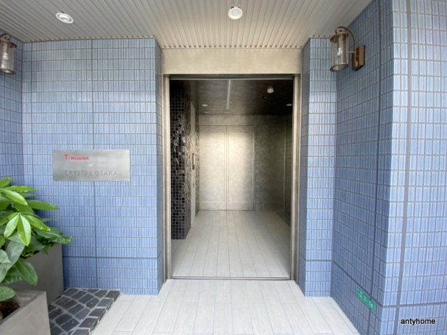 T・mission IN CRYSTAL OSAKA 仲介手数料無料のエントランス