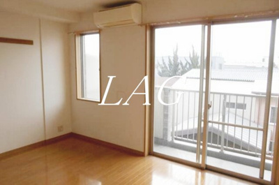 【居間・リビング】 | ういず岩槻 | 洋室のお部屋です。（同仕様です。）