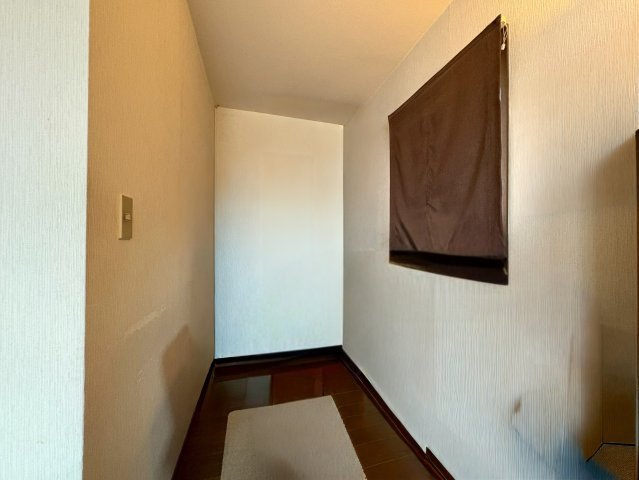 向日市寺戸町大牧　　　　　の洋室|2階 洋室（約12.5帖）には、書斎がございます。
集中してお仕事していただける空間です。