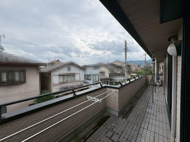 向日市寺戸町大牧　　　　　のバルコニー|2階南向きバルコニーです。
洗濯物も良く乾きそうですね(^^)/