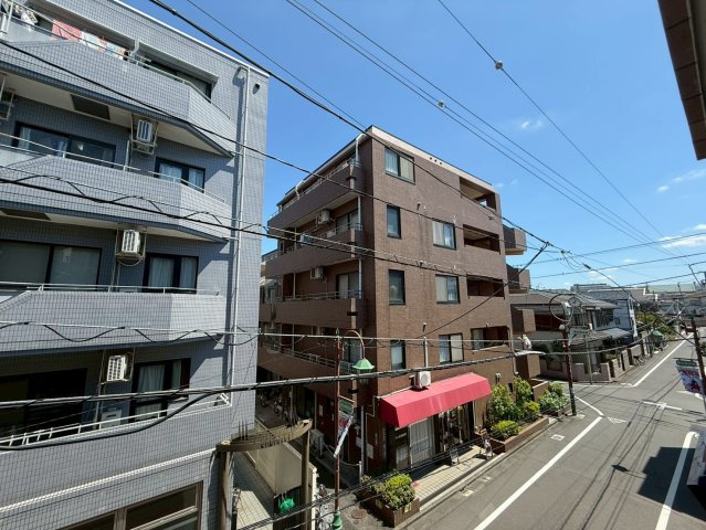 朝日プラザ梅ヶ丘の展望|大きな空に包まれて、太陽の光をたっぷりと浴びながら過ごす毎日は、自然と家族の笑顔で溢れます。

現地ご見学希望・資料請求などお気軽にお問い合わせ下さい！
03-5990-5201