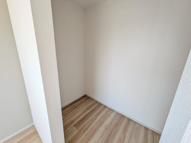 取手市宮和田　15期　新築戸建て　3号棟の収納|大容量のウォークインクローゼット。衣類はもちろん、スーツケースや季節の家電もまとめて収納でき、居室空間をすっきりと保ちます。
