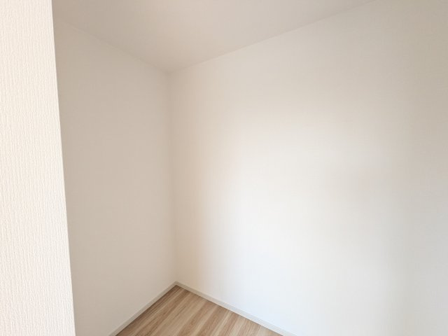 取手市宮和田　15期　新築戸建て　3号棟の収納|大容量のウォークインクローゼット。衣類はもちろん、スーツケースや季節の家電もまとめて収納でき、居室空間をすっきりと保ちます。