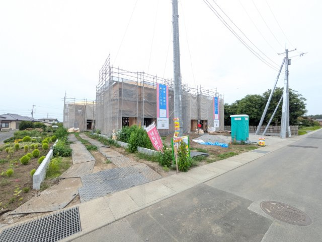那珂市杉　第3　2号棟の前面道路含む現地写真|写真だけでは伝わらない快適さを、ぜひ現地で体感しませんか？
即日見学可能です！平日のご案内も可能です♪
お気軽にお問合せまたはお電話ください！
0297-86-8370まで【リアライズ不動産】