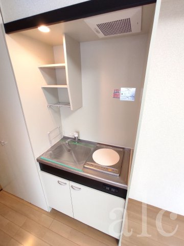 杉並区西荻南２丁目の賃貸マンションのキッチン|ＩＨキッチン　お手入れカンタン♪