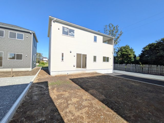 那珂市杉　第3　１号棟の前面道路含む現地写真|写真だけでは伝わらない快適さを、ぜひ現地で体感しませんか？
即日見学可能です！平日のご案内も可能です♪
お気軽にお問合せまたはお電話ください！
0297-86-8370まで【リアライズ不動産】