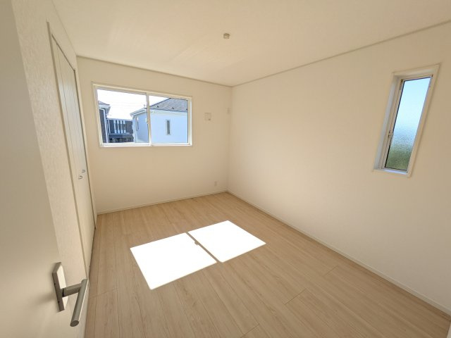 那珂市杉　第3　１号棟の洋室|陽当たりの良い明るい洋室です♪