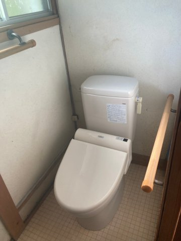 福岡県直方市頓野　中古戸建のトイレ|保温便座付きトイレです