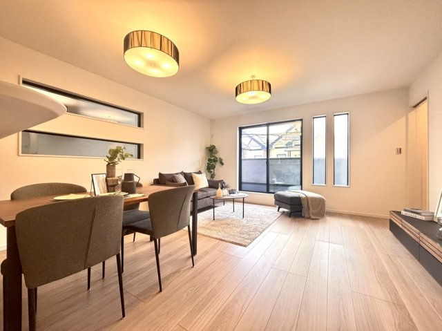 灘北通５丁目新築戸建の居間・リビング