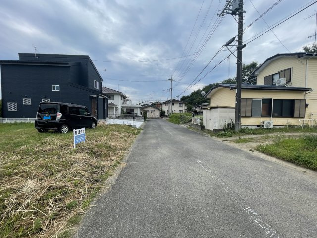 -三丁目不動産-　寄居町富田の前面道路含む現地写真