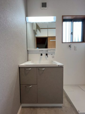 【独立洗面台】 | 大里戸ノ上　一戸建て | 独立洗面台で身支度をすべて済ませてしまいましょう