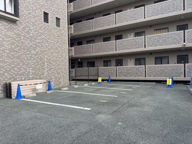 ネオハイツ明石・東二見の駐車場