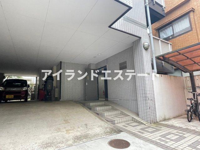 グリーンヒルズ　陽当たり良好　バストイレ別　TVドアフォンのエントランス
