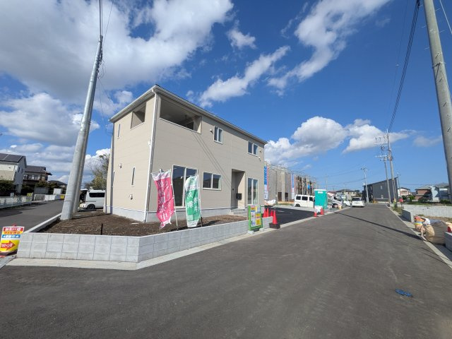 茨城町前田　第6　新築戸建て　2号棟の前面道路含む現地写真|写真だけでは伝わらない快適さを、ぜひ現地で体感しませんか？
即日見学可能です！平日のご案内も可能です♪
お気軽にお問合せまたはお電話ください！
0297-86-8370まで【リアライズ不動産】