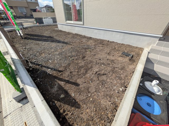 茨城町前田　第6　新築戸建て　2号棟の庭|日当たりや広さを現地で体感してください。理想のガーデニングや家庭菜園を始めてみませんか。