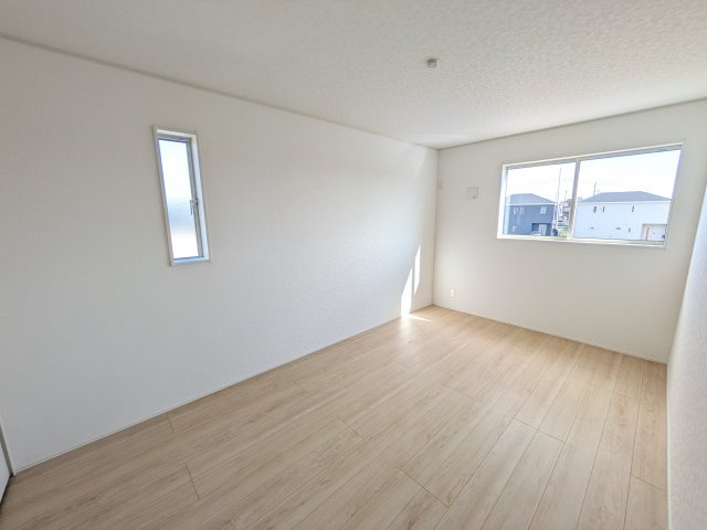 茨城町前田　第6　新築戸建て　2号棟の洋室|陽当たりの良い明るい洋室です♪