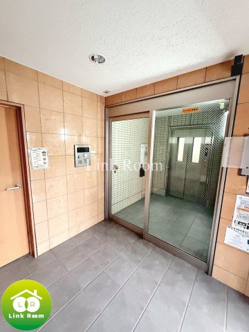 スプリームサカイのエントランス