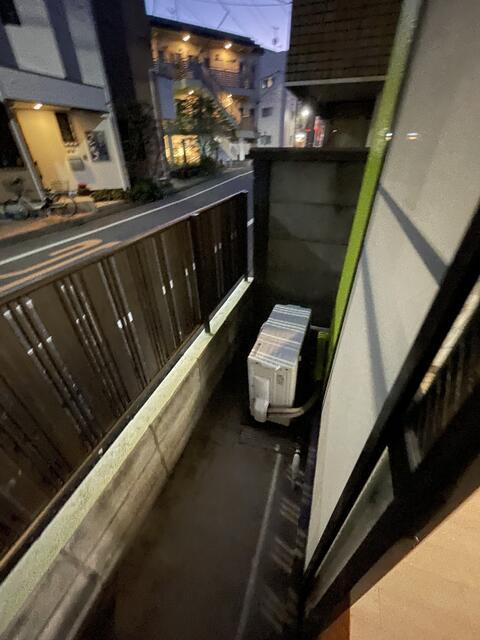 羽根木フラッツのバルコニー|暖かな日差しのふりそそぐバルコニー