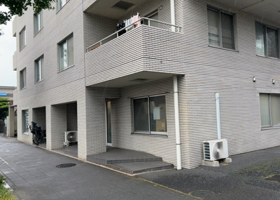 【構造・工法・仕様】 | コスモ八王子並木町 | ＲＣ造、Reinforced Concreteは直訳すると補強されたコンクリートです。主に柱や梁・床・壁が鉄筋とコンクリートで構成おり、鉄筋を組んだ型枠にコンクリートを流し込んで固めたものを指します。