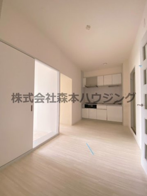 【居間・リビング】 | 　ウエストプラザ | 使いやすい居間です