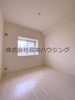【洋室】 | 　ウエストプラザ | 明るい洋室です