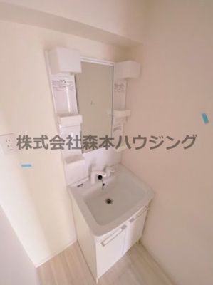 【独立洗面台】 | 　ウエストプラザ | 独立洗面台、小物を置くことができて便利です