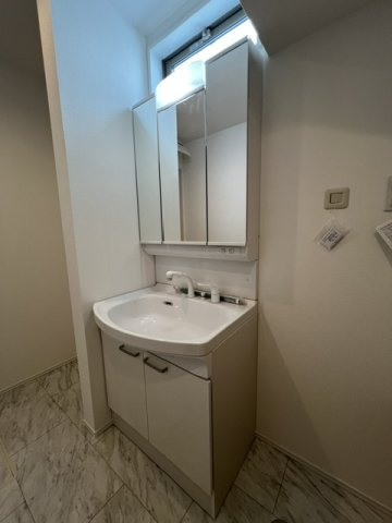茅ヶ崎市浜須賀　新築戸建　1号棟の独立洗面台|朝の身支度もスムーズ洗面化粧台♪
