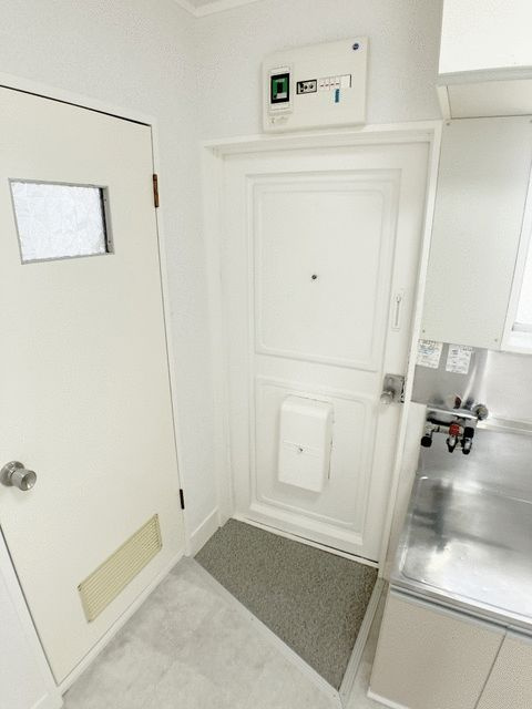 永島ビルの玄関