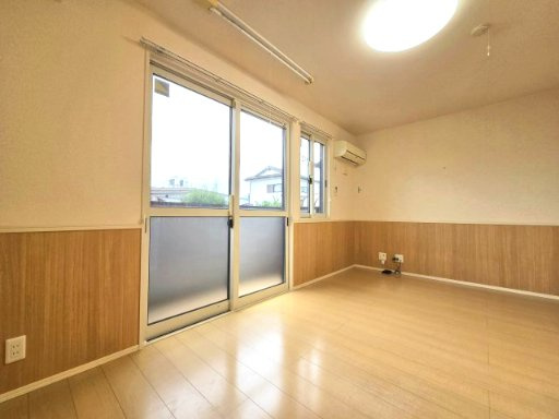 メゾン四日町の居間・リビング